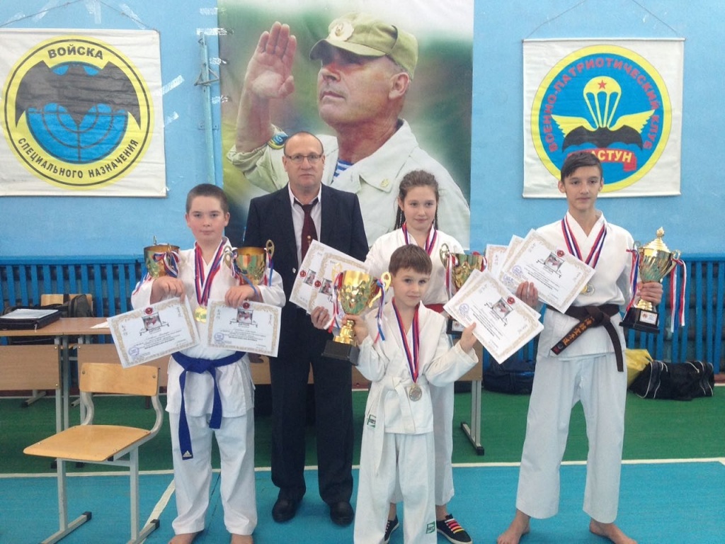 Команда г. Лесозаводска с президентом краевой федерации Сетокан Кикло П.И..jpg Команда г. Лесозаводска с президентом краевой федерации Сетокан Кикло П.И..jpg